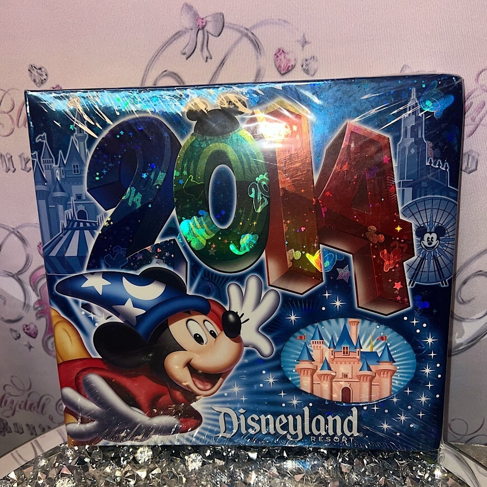 Disneyland parks photo album 2014 holographic park merchandise collectable